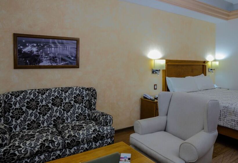 سوییت, La Posada Hotel & Beach Club