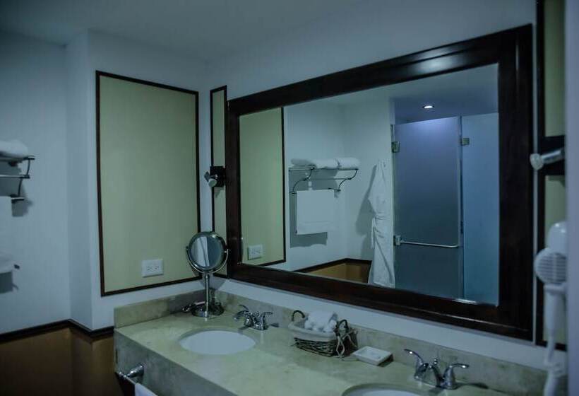 سوییت, La Posada Hotel & Beach Club