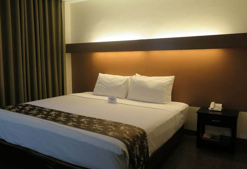 Номер Deluxe, The Ritz Hotel At Garden Oases