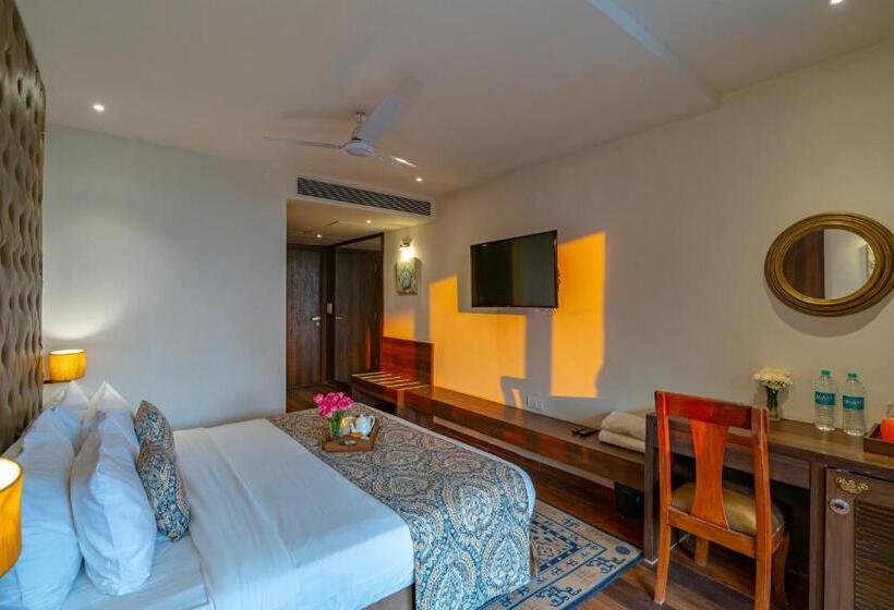 اتاق لوکس با چشم‌انداز استخر, Riva Beach Resort