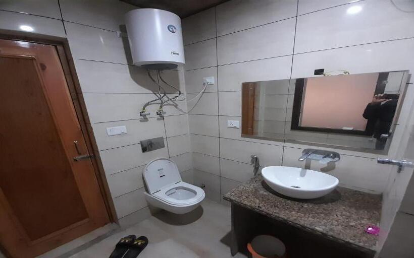 اتاق استاندارد, Zoon Dabb Srinagar Airport Kashmir