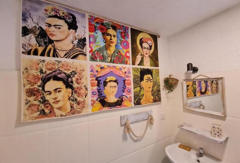 اتاق لوکس, Frida House