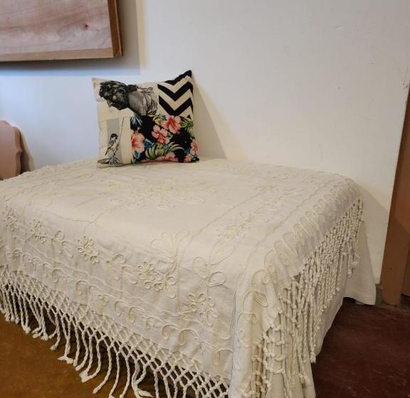 اتاق لوکس با چشم‌انداز باغ, Frida House
