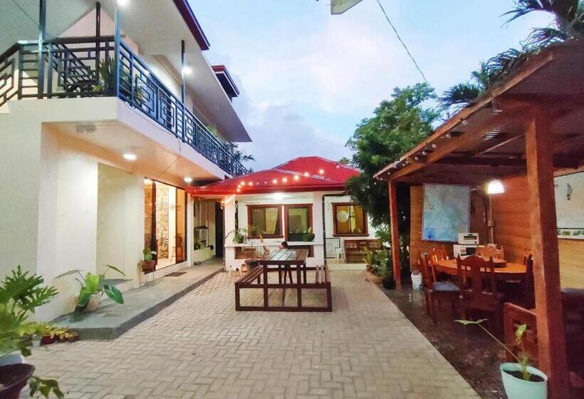سرير فى غرفة مشتركه, Intoy S Place