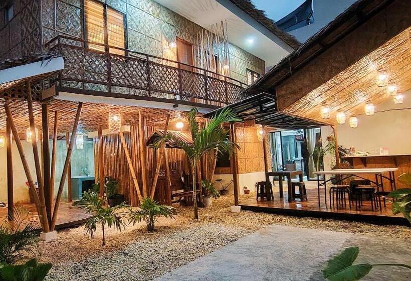غرفة ديلوكس, Intoy S Place