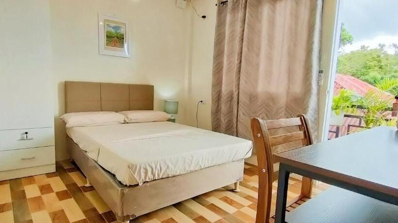 غرفة ديلوكس, Intoy S Place