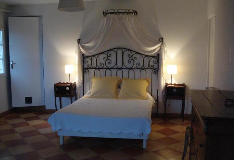 חדר סטנדרט לשלושה עם נוף לגינה, B&b Château Pierre De Lune
