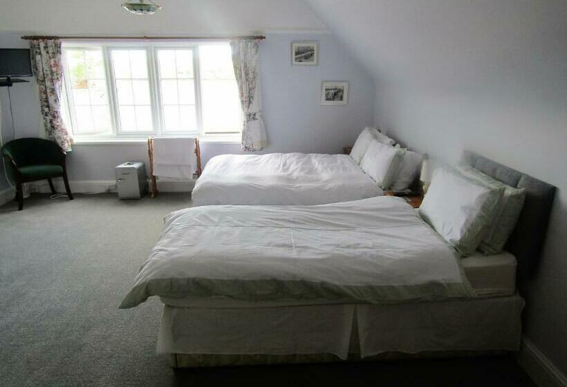 Quarto Familiar, The Old Post House