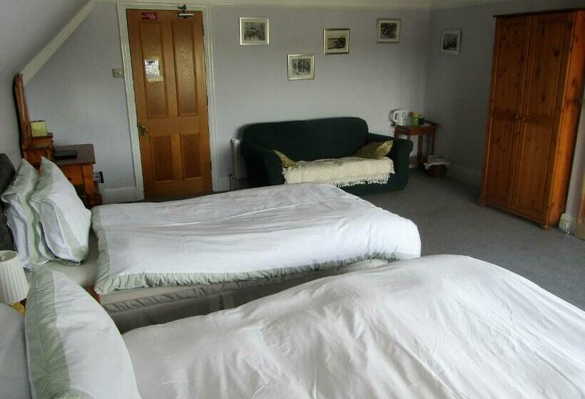 Quarto Familiar, The Old Post House
