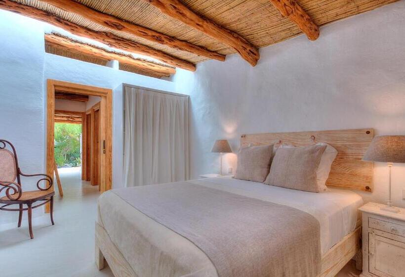 可看到停车场的标准间, Can Quince De Balafia   Turismo De Interior