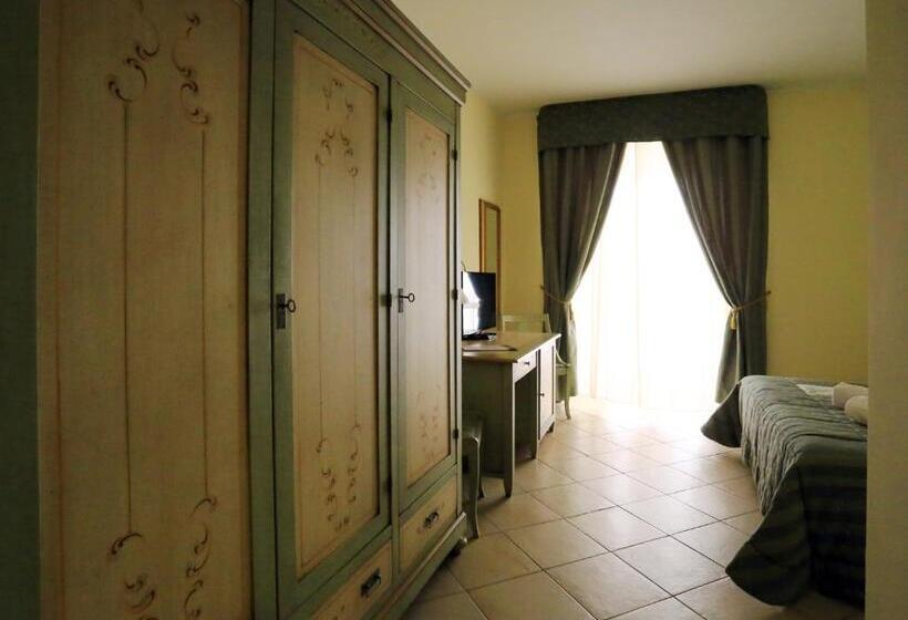 اتاق استاندارد, L'aquila
