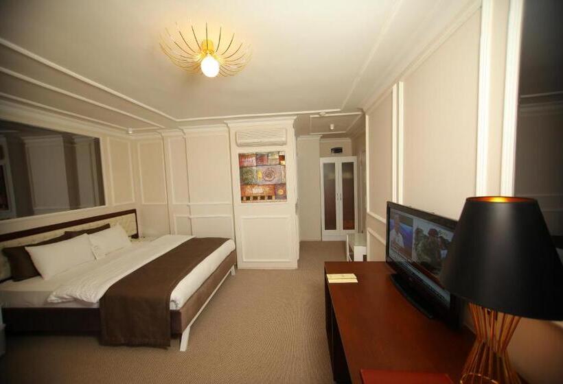 اتاق لوکس با چشم‌انداز دریا, North Point