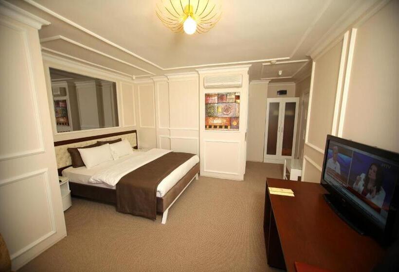 اتاق لوکس با چشم‌انداز دریا, North Point