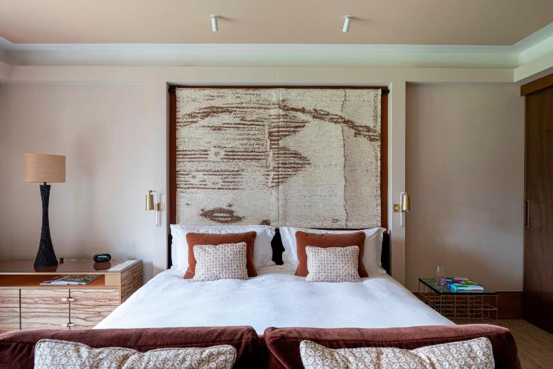 Deluxe Room King Size Bed, The Grove