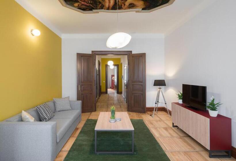 آپارتمان 2 خوابه با بالکن, Art House Apartments By Adrez Living