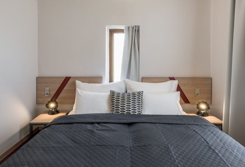 آپارتمان 2 خوابه با بالکن, Art House Apartments By Adrez Living