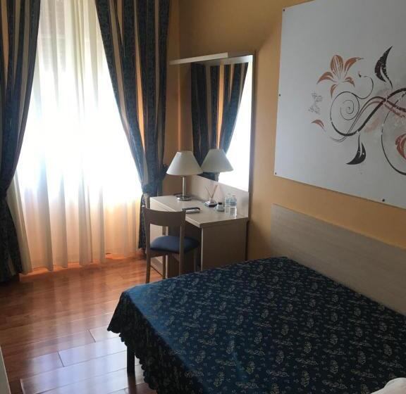 이코노미 룸, 21 Aprile Accommodation
