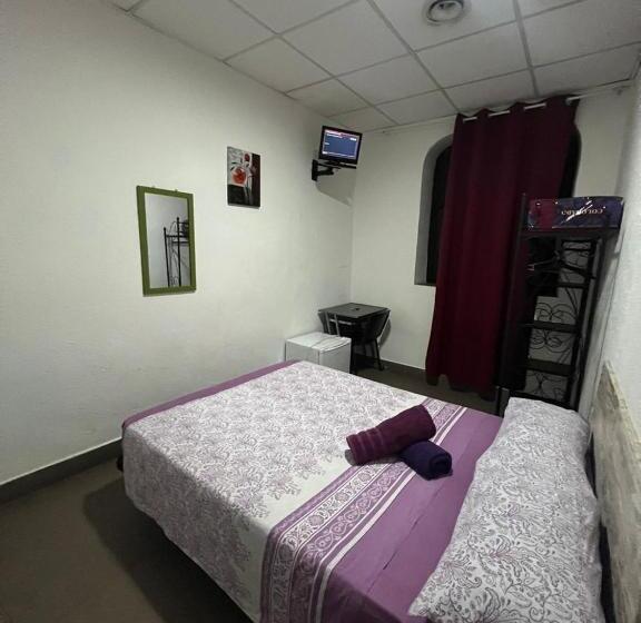 Quarto Estandar Banheiro Compartilhado, Hostal Milan