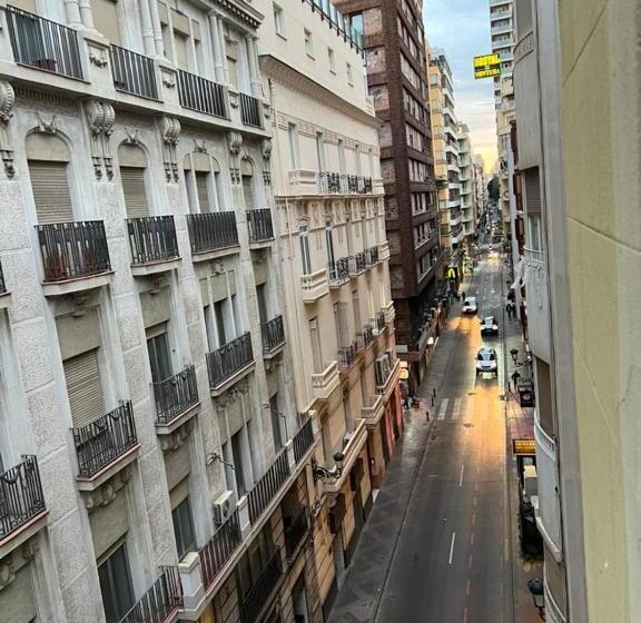 Quarto Triplo Estandar, Hostal Milan