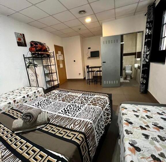 Quarto Familiar, Hostal Milan
