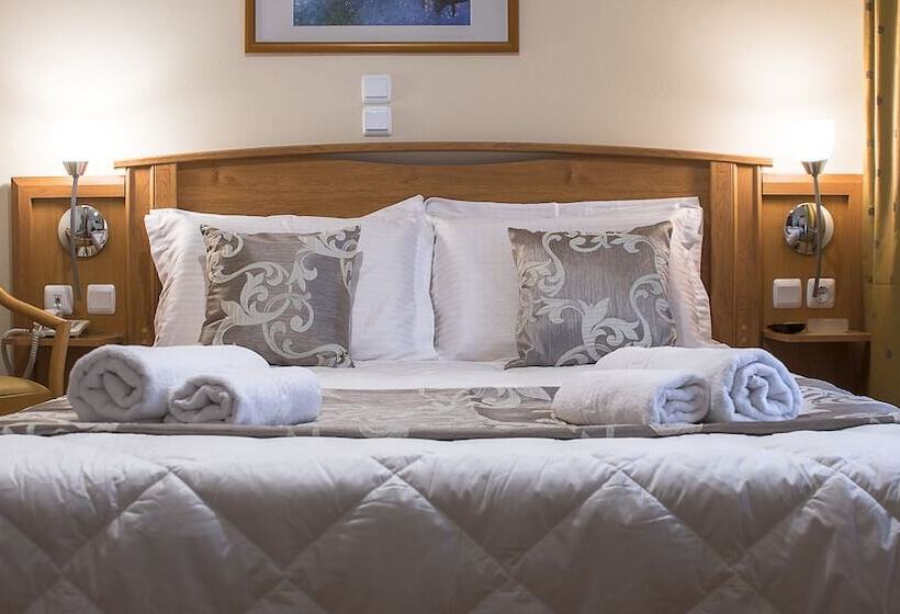 Quarto Estandar, Ares Athens