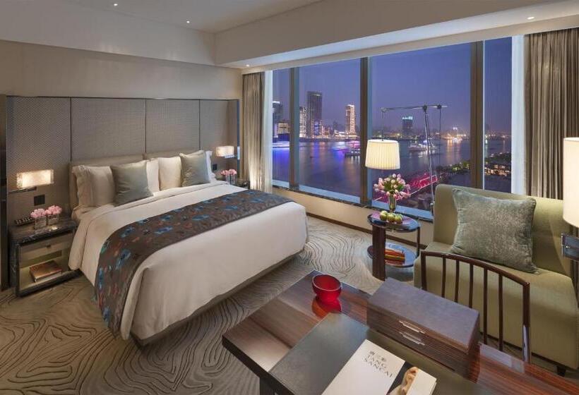 Club Room King Bed, Mandarin Oriental Pudong, Shanghai