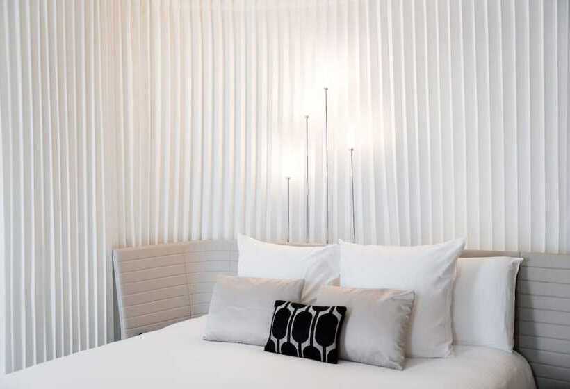 Chambre Deluxe Vue Piscine, Molitor Hôtel & Spa Paris   Mgallery Collection