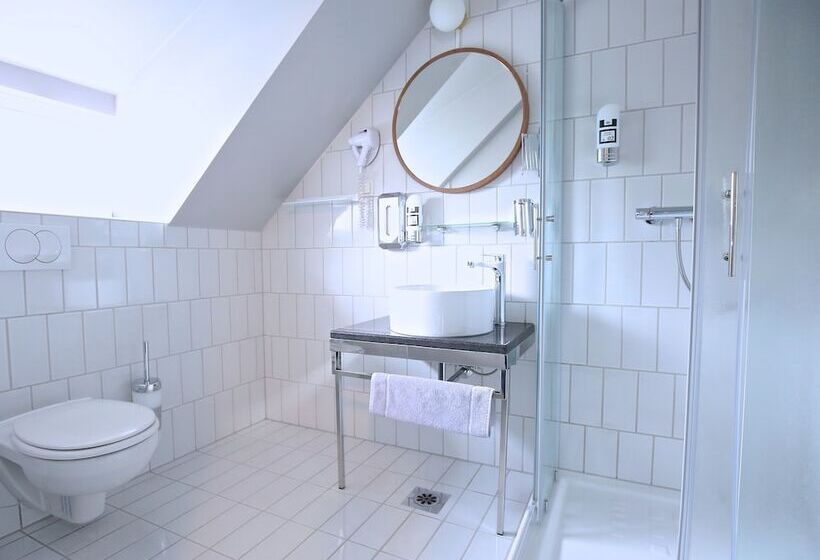 Quarto Estandar Individual, Das Schreder