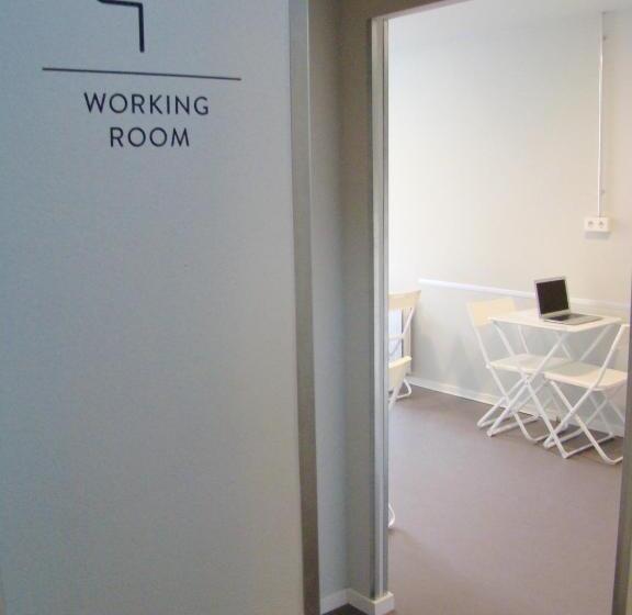 اتاق استاندارد سه تخته با سرویس بهداشتی مشترک, Bnb Near Brandenburg Gate   Rooms & Apartments
