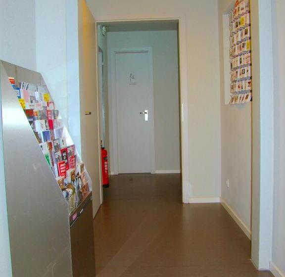 اتاق خانوادگی با سرویس بهداشتی مشترک, Bnb Near Brandenburg Gate   Rooms & Apartments