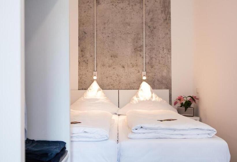 اتاق استاندارد چهارنفره با سرویس بهداشتی مشترک, Bnb Near Brandenburg Gate   Rooms & Apartments