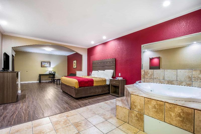 스위트 킹사이즈 침대, Econo Lodge Inn & Suites
