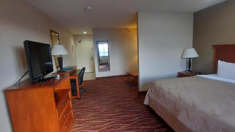 Люкс Кровать Кинг, Quality Inn & Suites Grants   I 40