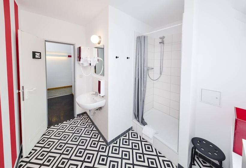 اتاق استاندارد با سرویس بهداشتی مشترک, Old Town Hostel
