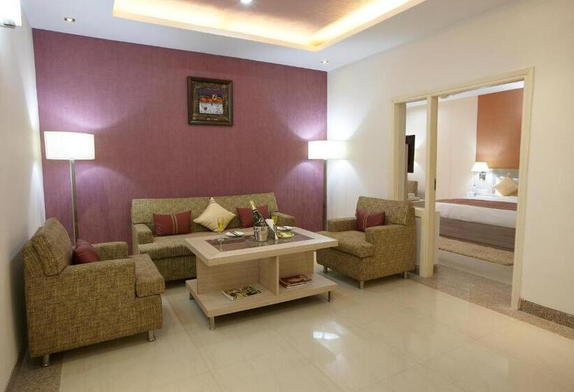 스위트 킹사이즈 침대, Days Hotel By Wyndham Neemrana