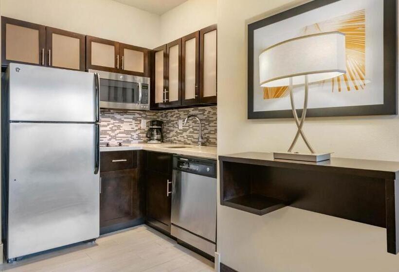 Люкс Deluxe Кровать Кинг, Staybridge Suites St. Petersburg Fl, An Ihg