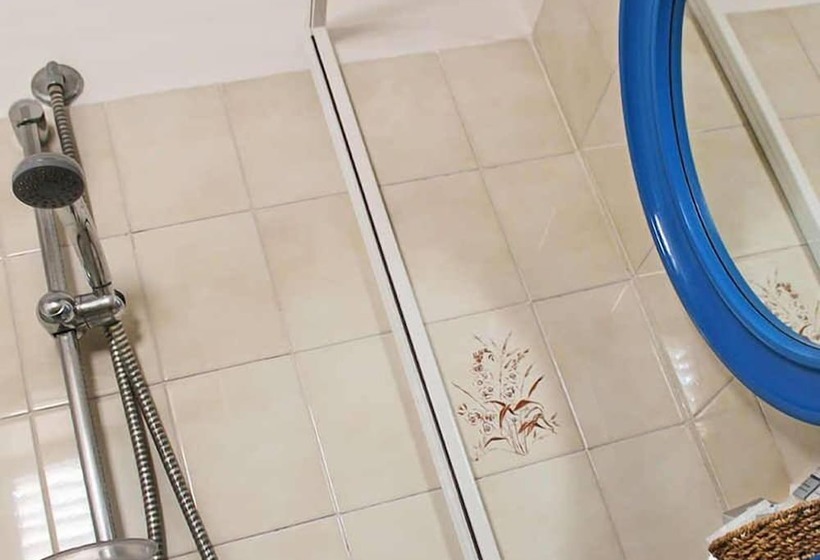اتاق استاندارد سه نفره, T