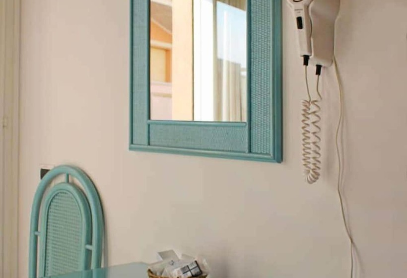 اتاق استاندارد سه نفره, T