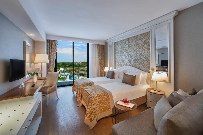 اتاق استاندارد با چشم‌انداز استخر, Aska Lara Resort & Spa
