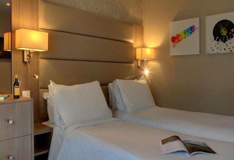 Номер Стандарт, Best Western Pontypool Metro
