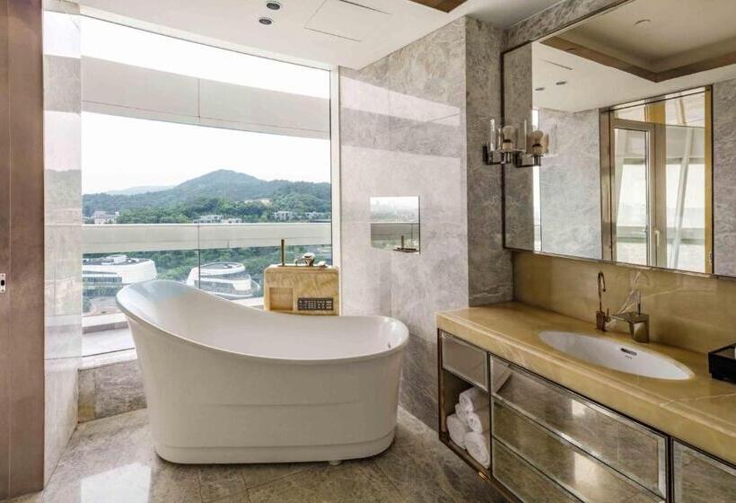 اتاق استاندارد با چشم‌انداز دریاچه, Sheraton Huzhou Taihu Lake Hot Spring Resort & Spa