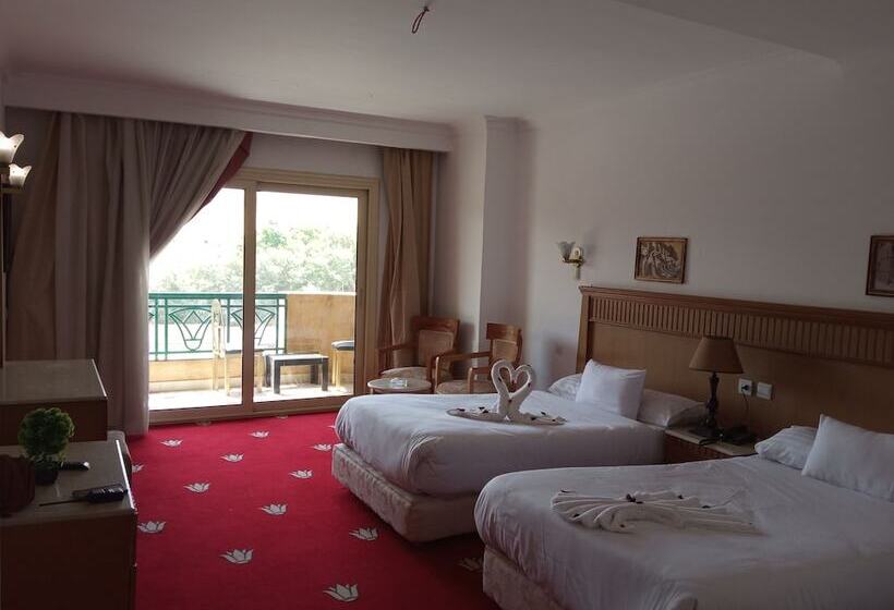Superior Triple Room, Regency Pyramids