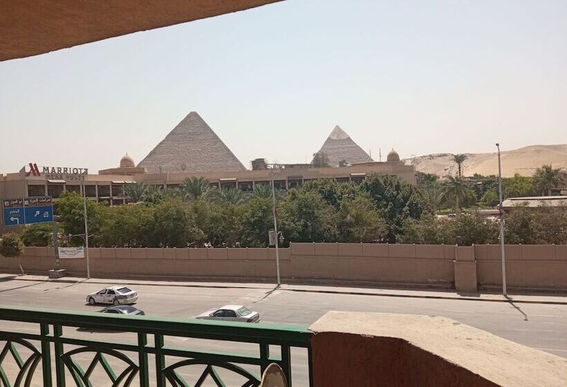 اتاق سوپریور سه تخته, Regency Pyramids