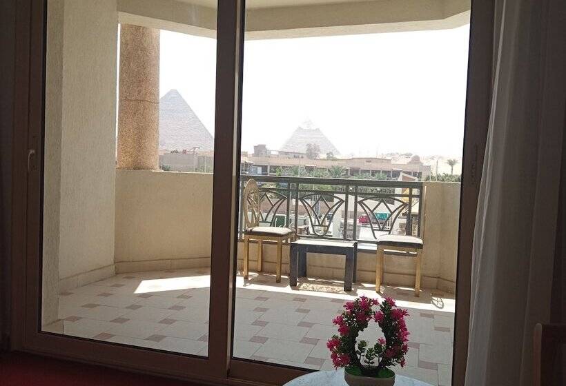 اتاق سوپریور سه تخته, Regency Pyramids