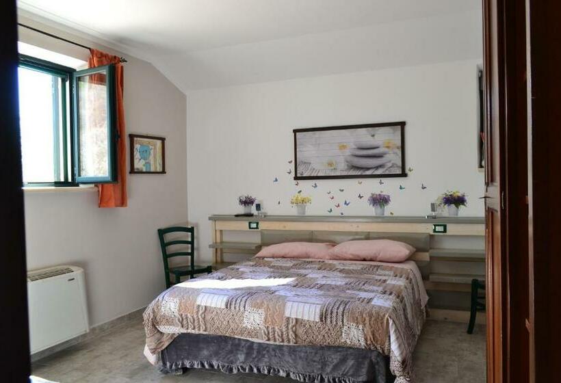 اتاق راحتی سه تخته, Costa Del Gallo
