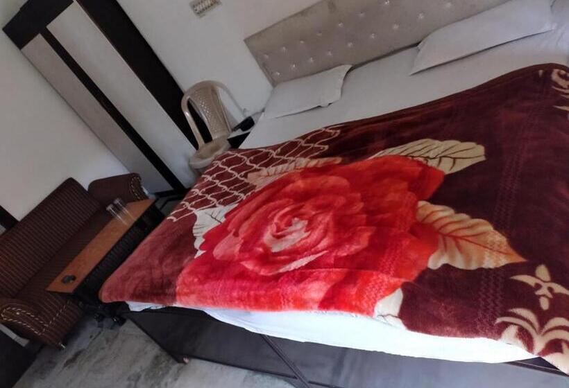 Quarto Deluxe com Sacada, Goroomgo Shah Guest House Nainital   Excellent Customer Service