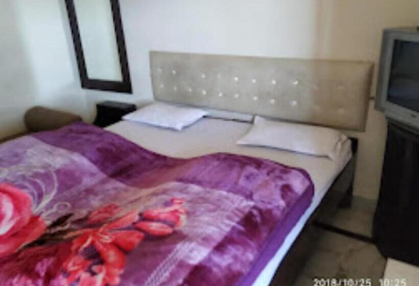 Quarto Deluxe com Sacada, Goroomgo Shah Guest House Nainital   Excellent Customer Service