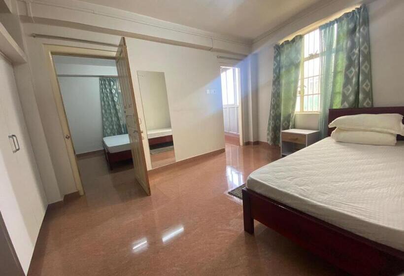标准三人间, The Palm Guest House
