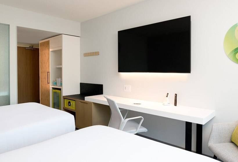 חדר דלוקס מותאם לאנשים עם מוגבלויות, Astra Hotel, Seattle, A Tribute Portfolio Hotel By Marriott   No Resort Fees