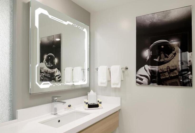 חדר סטנדרט עם מיטת קינג, Astra Hotel, Seattle, A Tribute Portfolio Hotel By Marriott   No Resort Fees